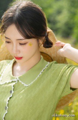 长头发气质美女就是不一样