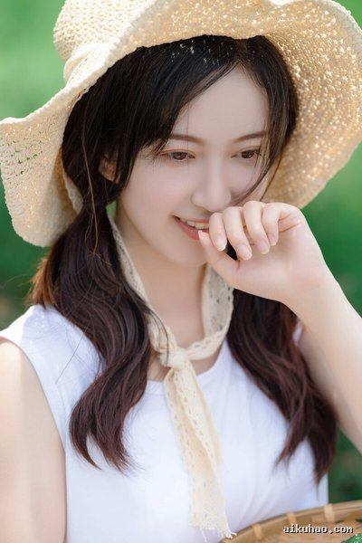 草帽长发美女